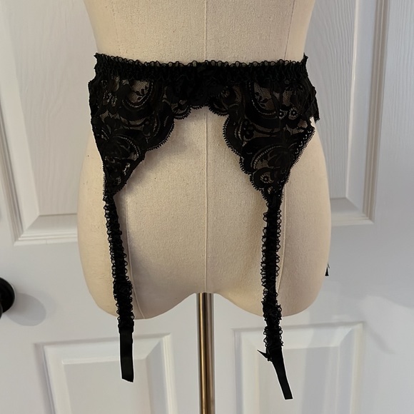 Black lace VS garter belt - Picture 13 of 13